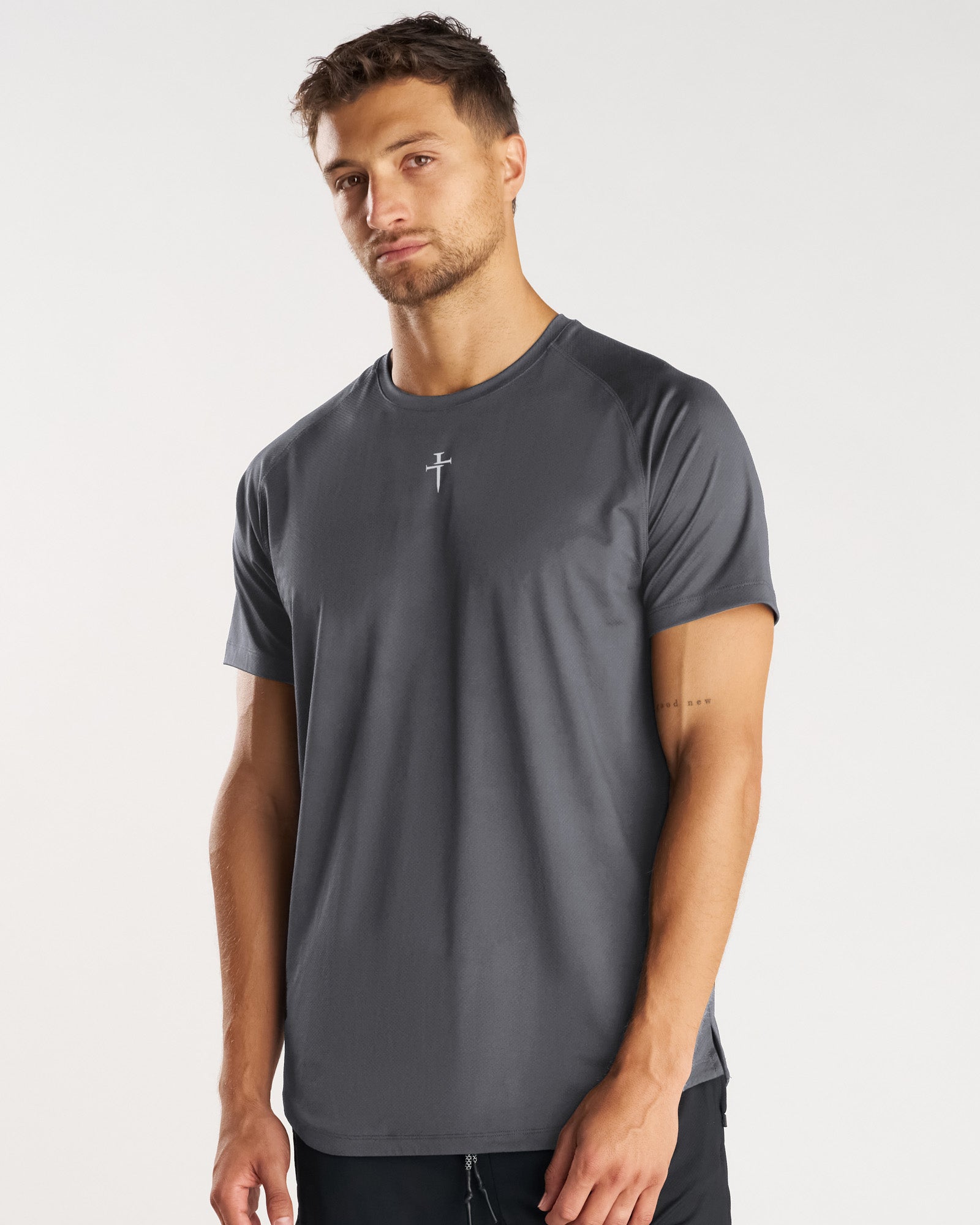 Pro-Tech Tee "Cross" - Space Grey